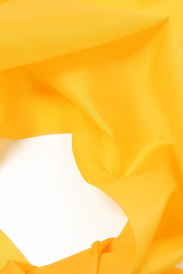 Косынка Лолла из шелка расцвечивания 60х60х90 см, однотонная желтая#6 Косынка Лолла из шелка расцвечивания 60х60х90 см, однотонная желтая#6