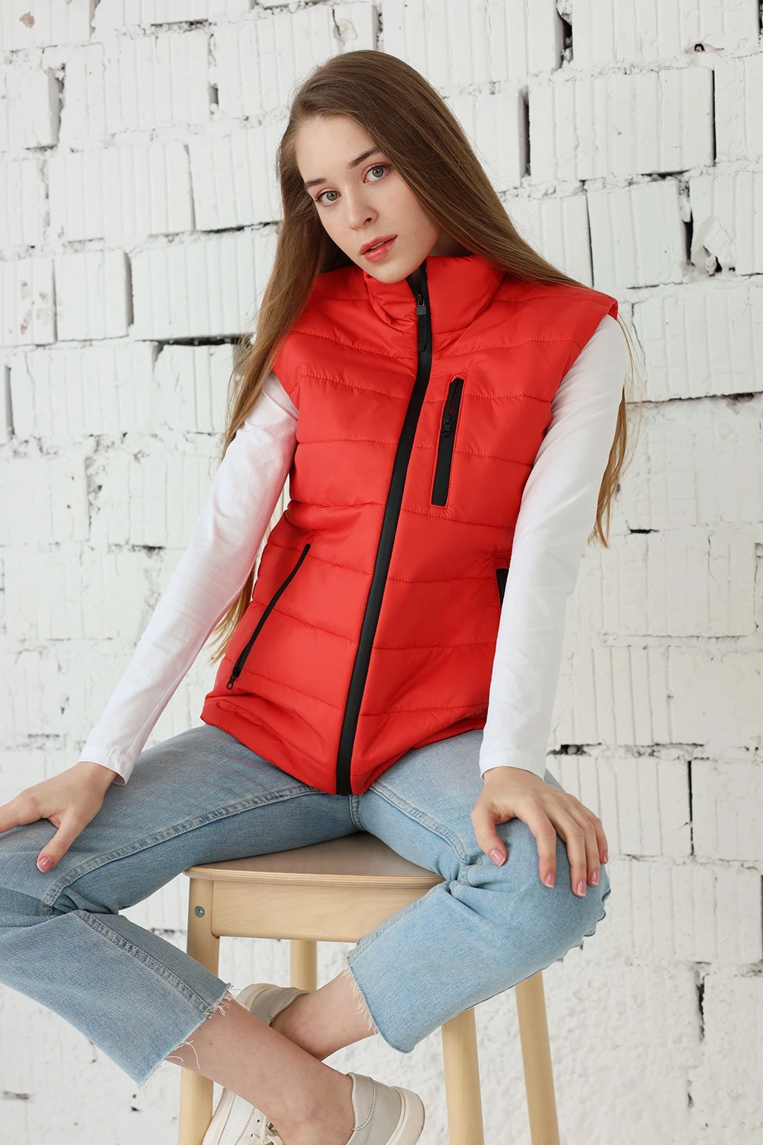 Жилет Эмбер на синтепоне со стежкой унисекс, однотонный красный#1