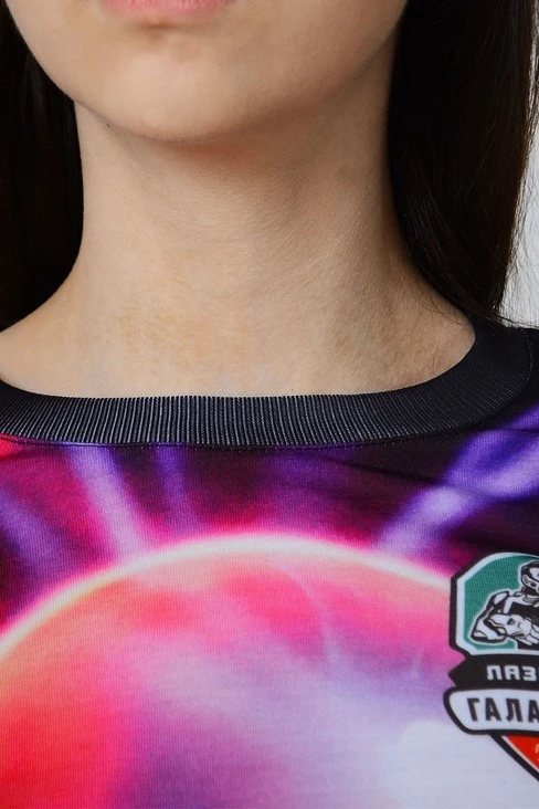 Купить лонгслив Гэлэкси Плюс женский из примы с полной запечаткой "Галактика"