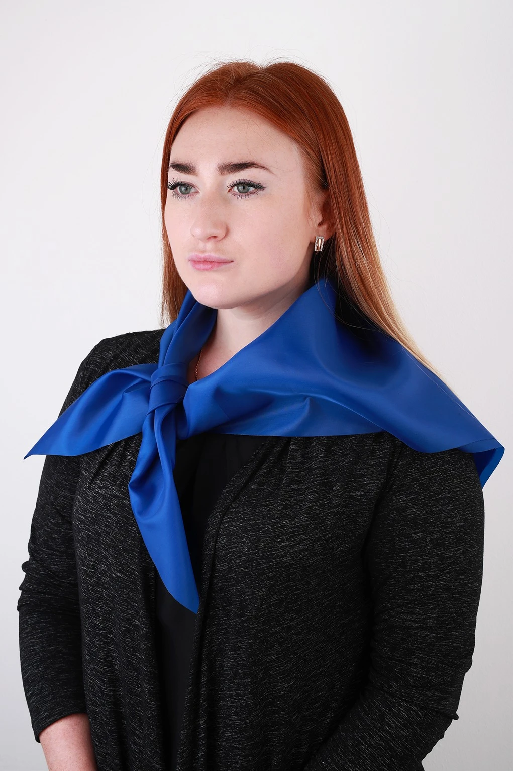 Платок Фантазия из шелка расцвечивания 80х80 см, однотонный синий#3