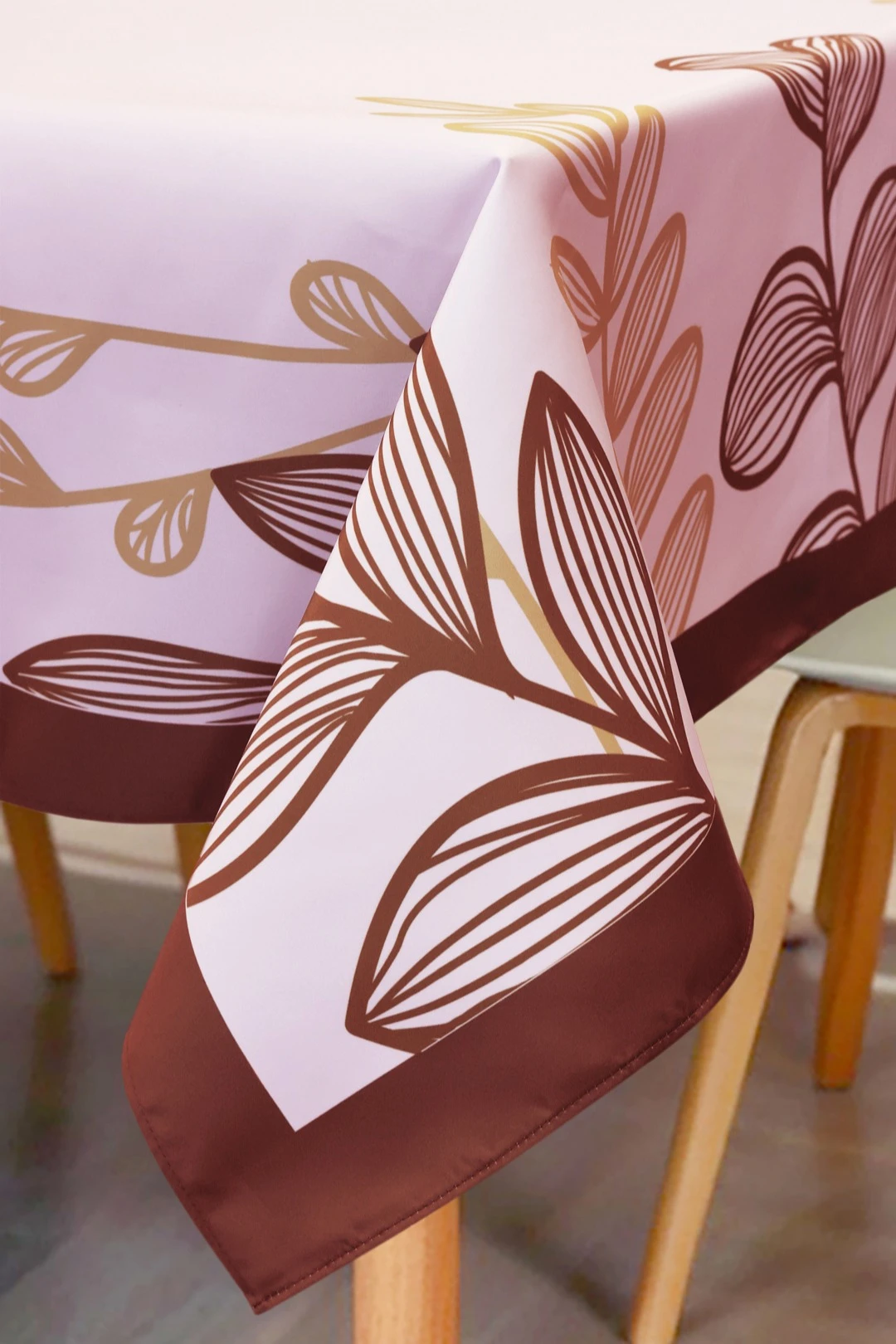 Скатерть прямоугольная 135х220 см, с полной запечаткой (полиэстер) "Red trim"#2 Скатерть прямоугольная 135х220 см, с полной запечаткой (полиэстер) "Red trim"#2