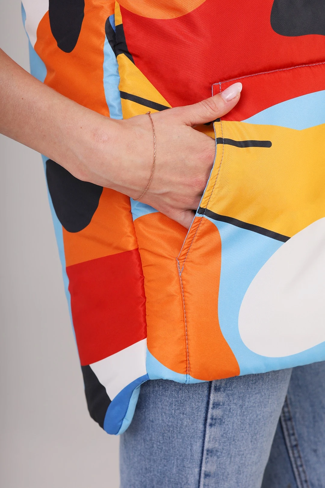 Жилет Трис на синтепоне с капюшоном унисекс, с полной запечаткой#5