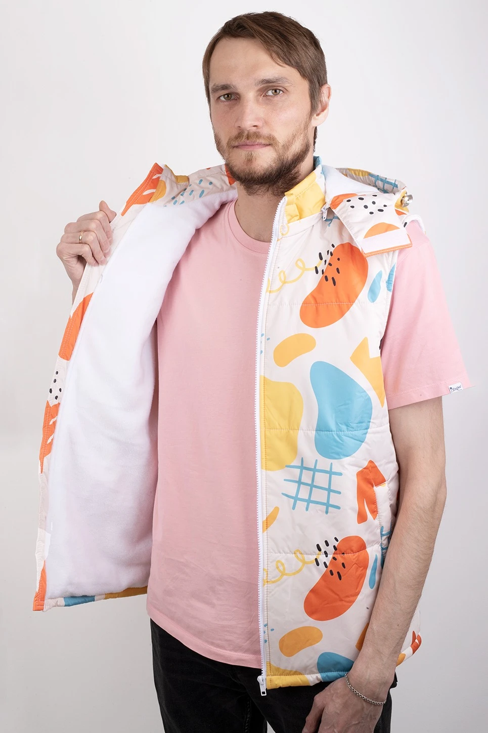 Купить жилет Диего на синтепоне с капюшоном унисекс "Сrowns"