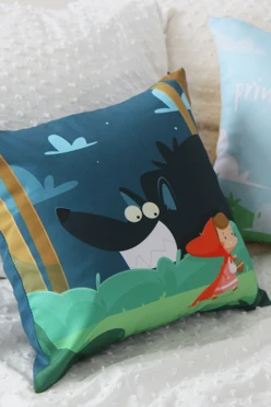 Подушка 35х35 см, с принтом "Red Riding Hood"#1