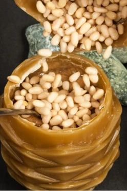 Свеча из пчелиного воска "Кедровая шишка"#1