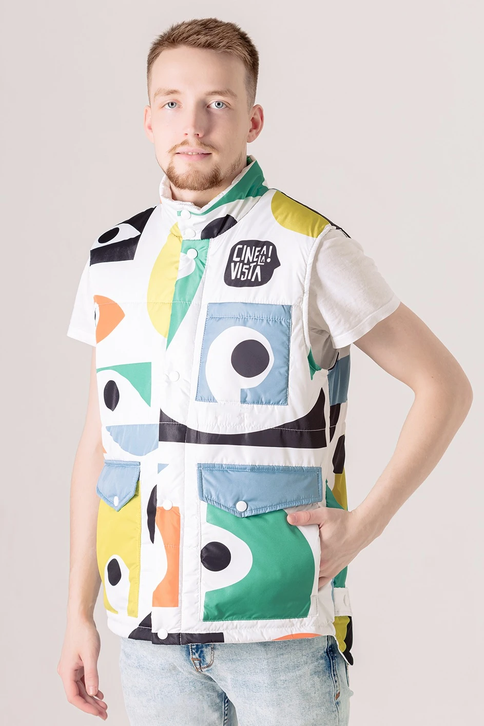 Купить жилет Хайк на синтепоне унисекс, с полной запечаткой "Cine Vista" Купить жилет Хайк на синтепоне унисекс, с полной запечаткой "Cine Vista"