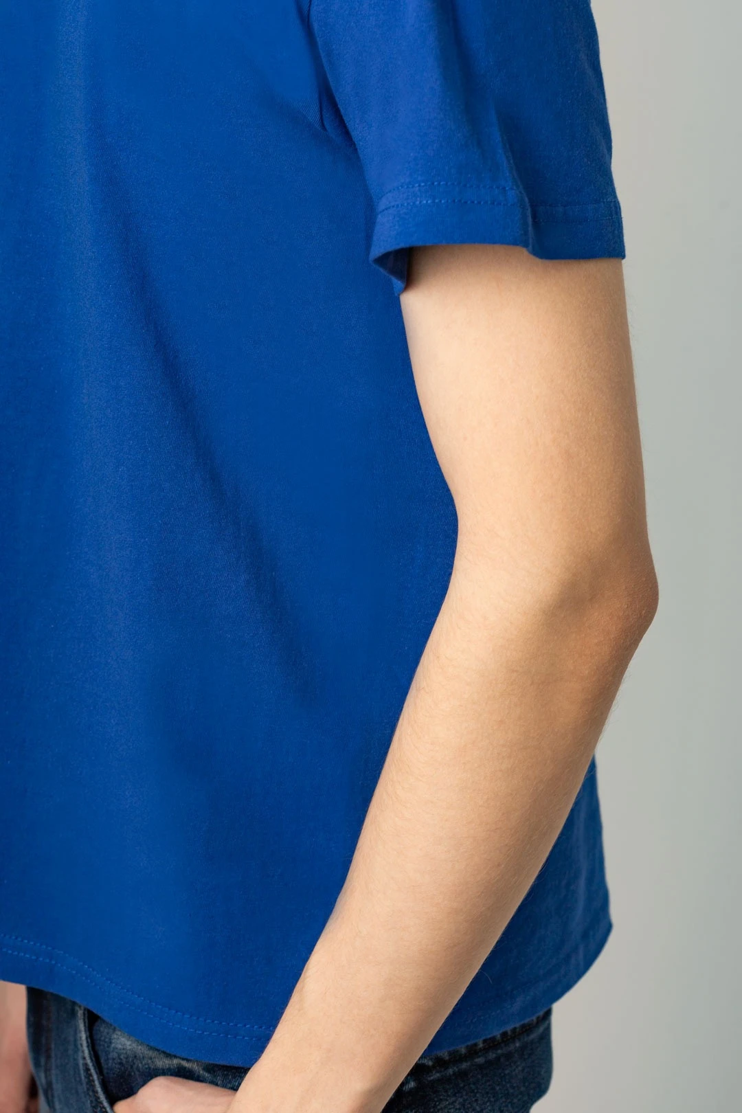 Купить футболку Мэдисон унисекс, однотонную синию