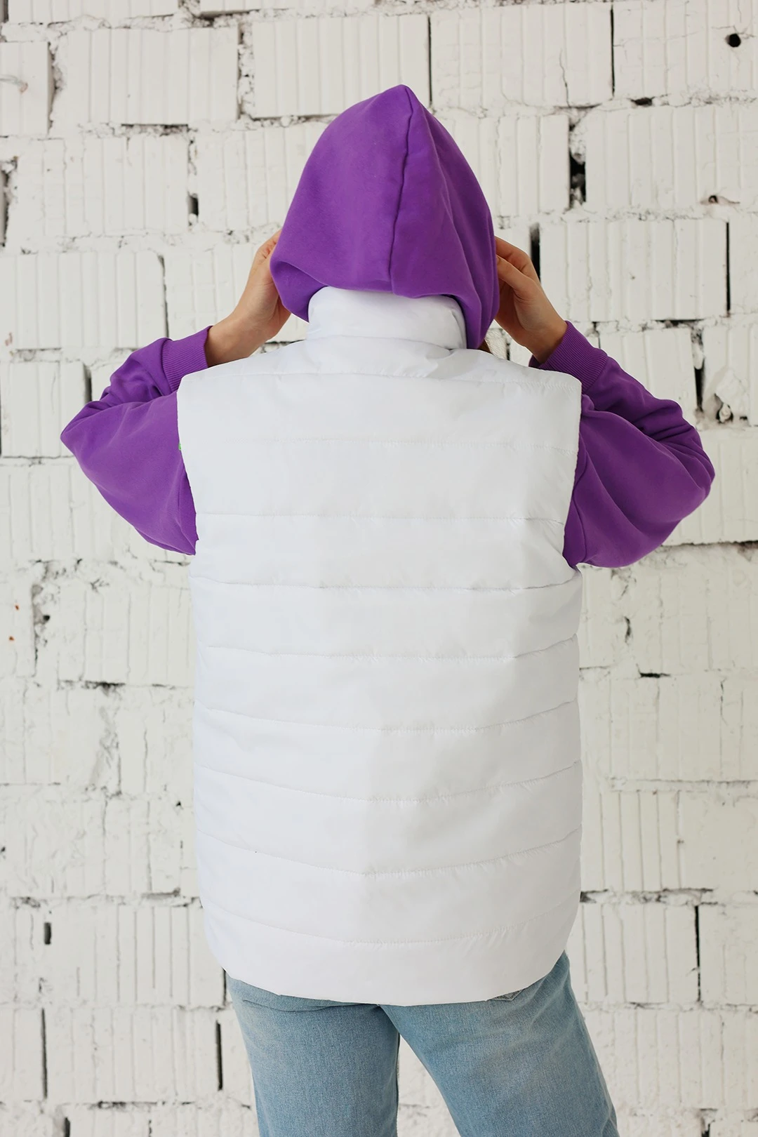 Жилет Эмбер на синтепоне со стежкой унисекс, однотонный белый#2