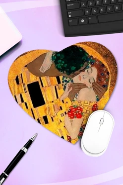 Купить коврик для мыши в форме сердца с принтом "Kiss"