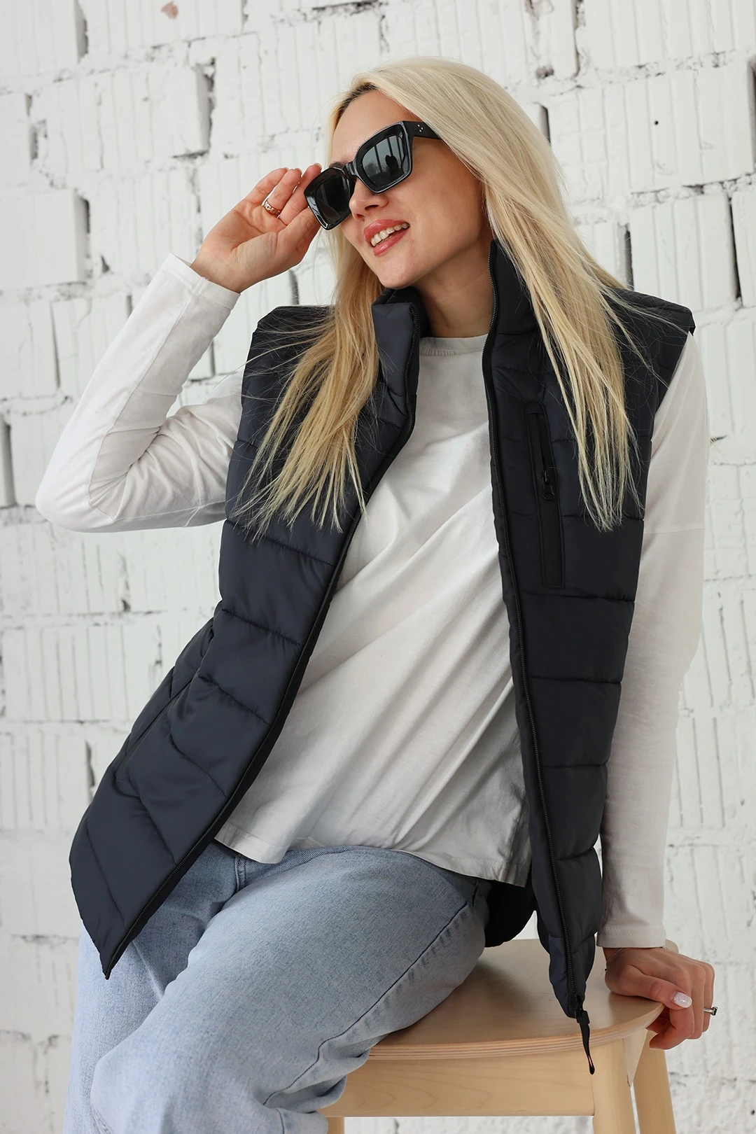 Жилет Эмбер на синтепоне со стежкой унисекс, однотонный черный#5