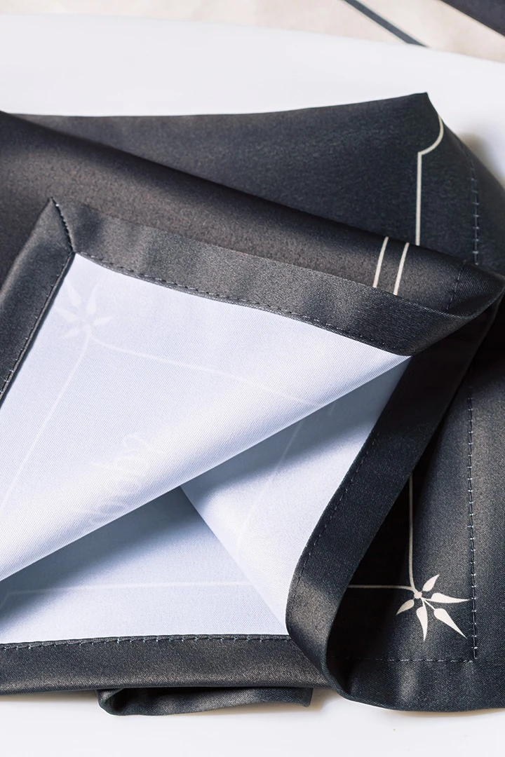 Салфетка из полиэстера 40х40 см, с полной запечаткой "Darkness"