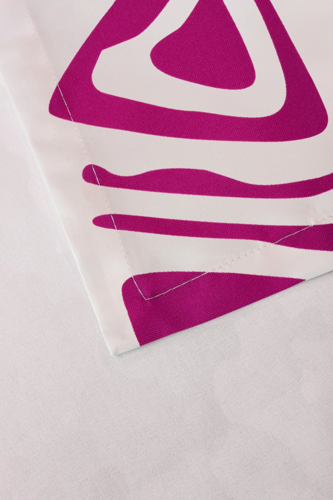 Раннер прямоугольный 40х150 см, с полной запечаткой (полиэстер) "Pink triangles"#1