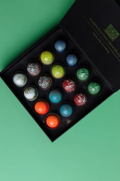 Премиальный набор из 16 конфет#1