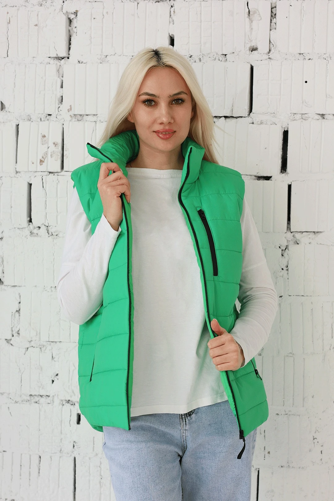 Купить жилет Эмбер на синтепоне со стежкой унисекс, однотонный зеленый Купить жилет Эмбер на синтепоне со стежкой унисекс, однотонный зеленый