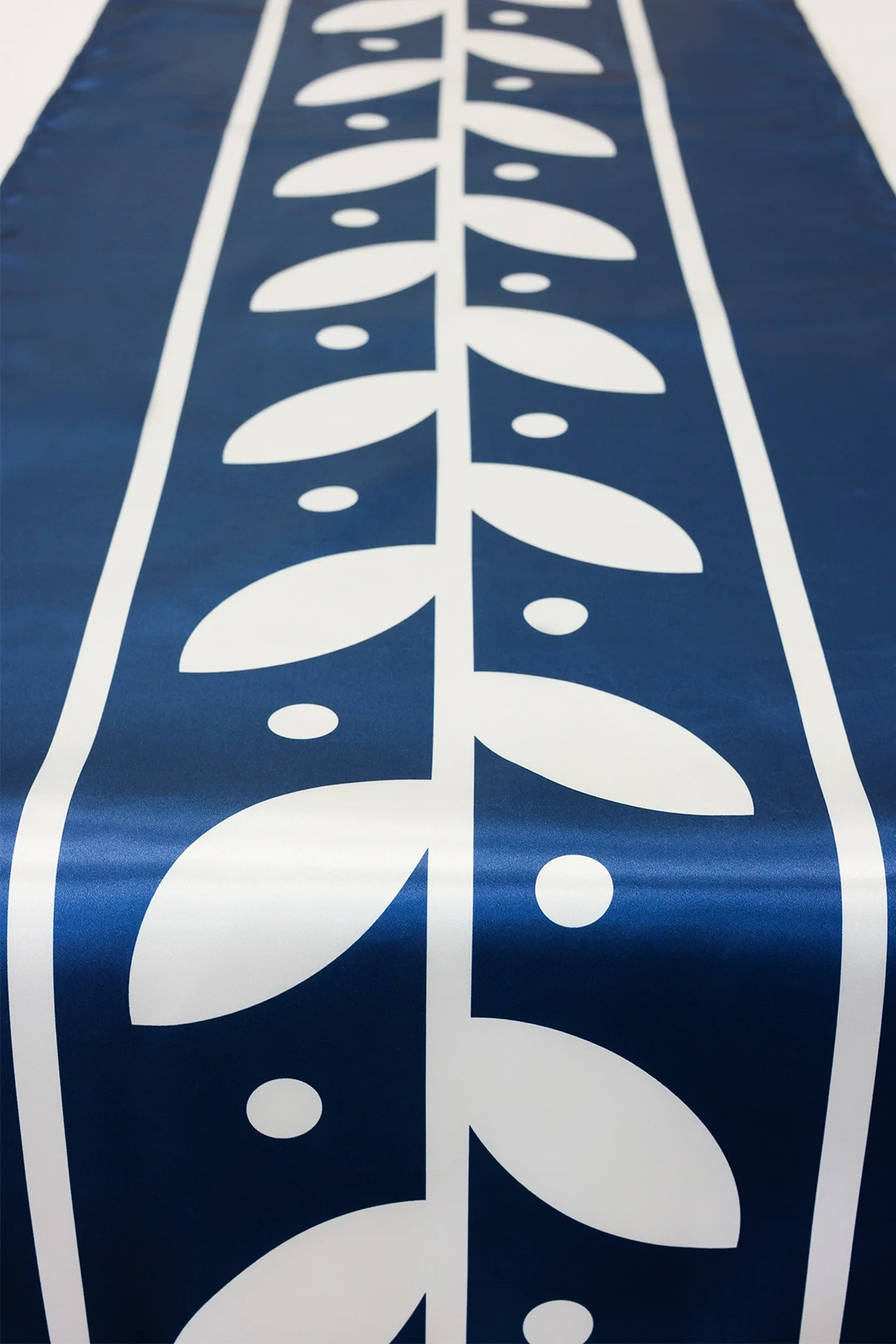 Купить раннер прямоугольный 50х200 см, с полной запечаткой "leaves" Купить раннер прямоугольный 50х200 см, с полной запечаткой "leaves"