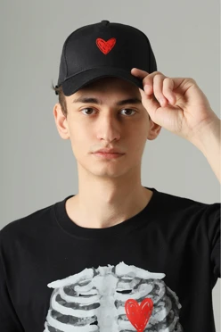 Купить бейсболку Актив пятиклинку взрослую, однотонную "Красное сердце"