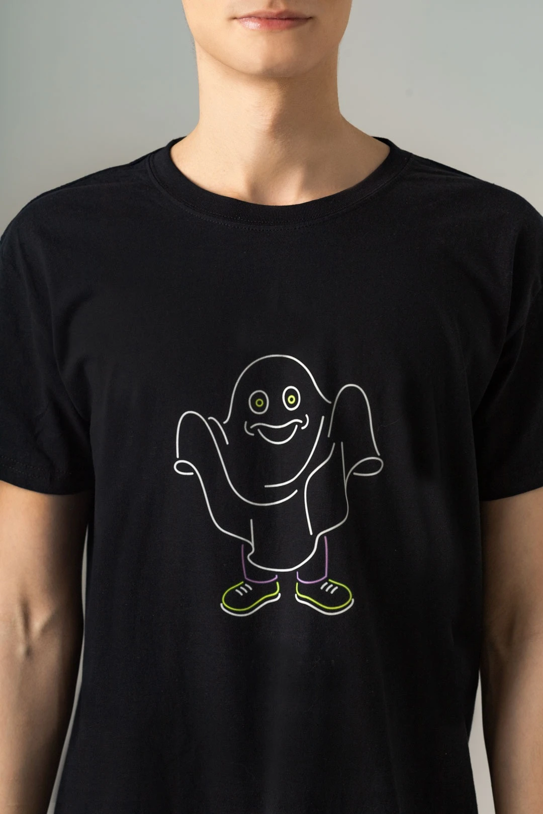 Купить футболку Мэдисон унисекс, однотонную "Приведение"