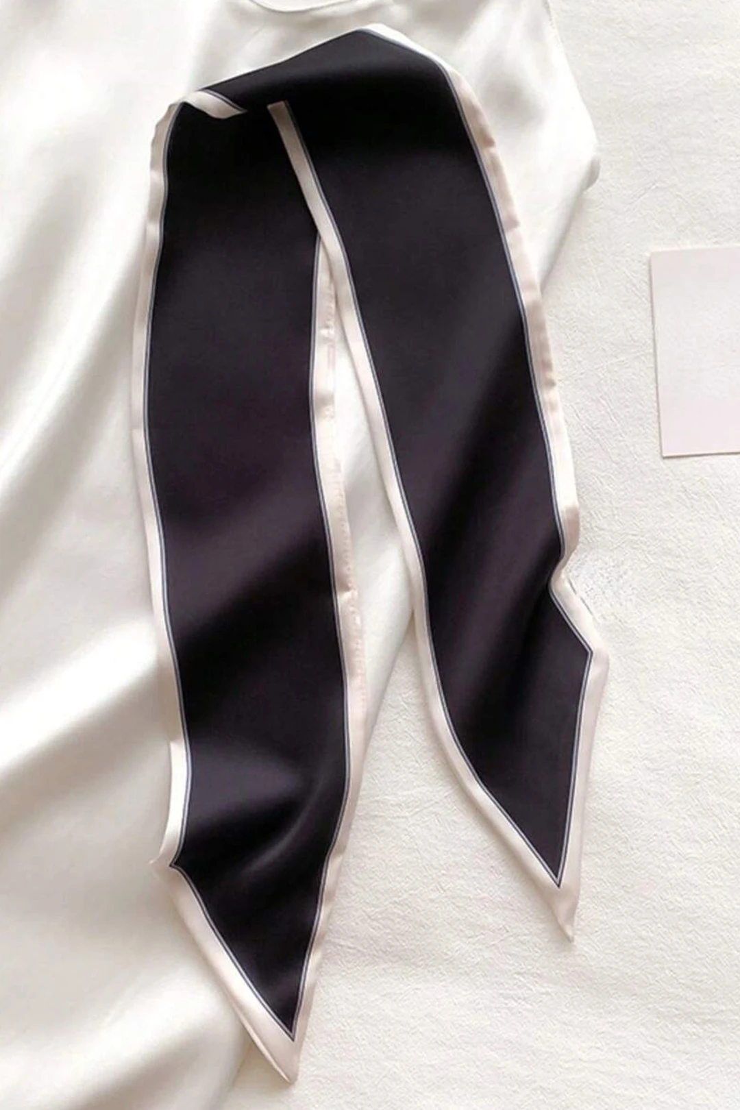 Купить шарф-платок Твилли двухслойный 7х90 см, с полной запечаткой "Black and White" Купить шарф-платок Твилли двухслойный 7х90 см, с полной запечаткой "Black and White"