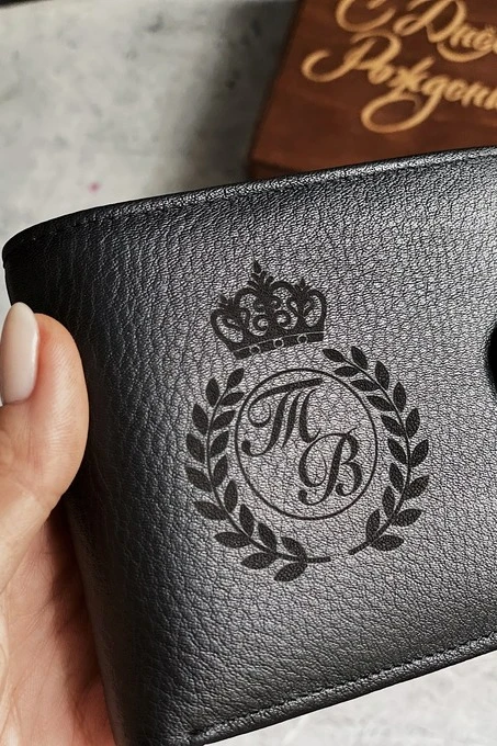 Кошелек кожаный с гравировкой, мужской