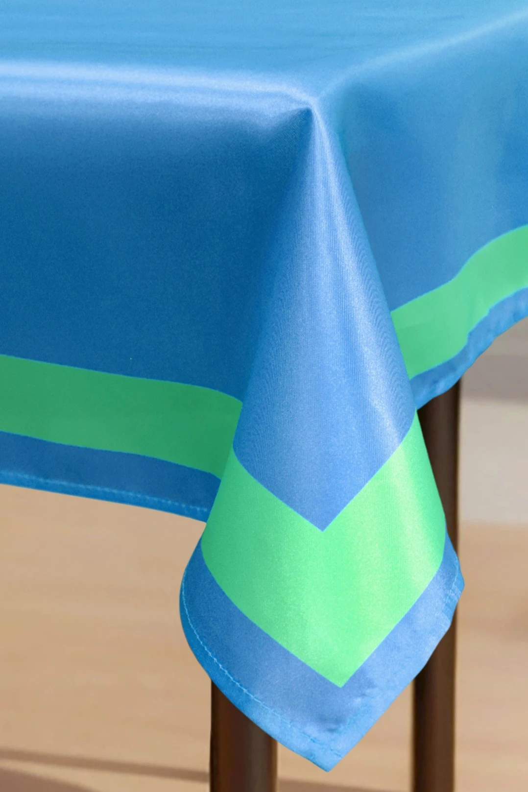 Скатерть квадратная 135х135 см, с полной запечаткой (полиэстер) "Green and blue"#1 Скатерть квадратная 135х135 см, с полной запечаткой (полиэстер) "Green and blue"#1