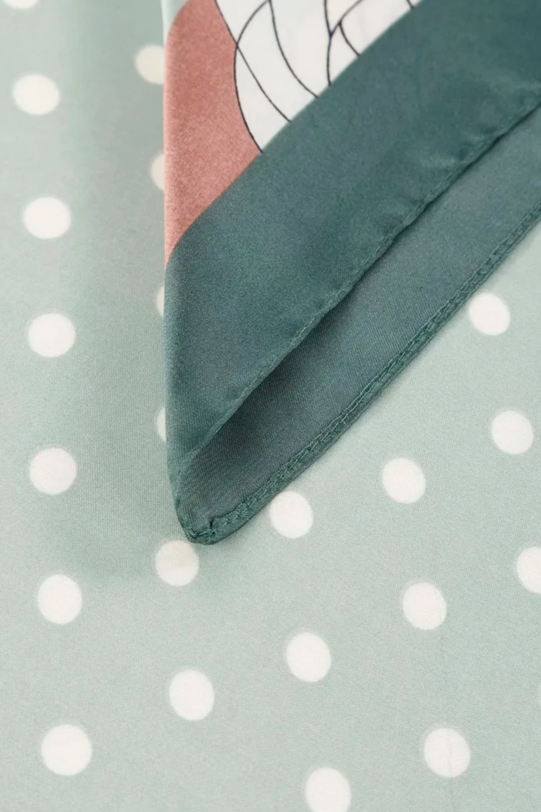 Купить косынку Шарлотта 65х65х95 см, с полной запечаткой "Polka dots" Купить косынку Шарлотта 65х65х95 см, с полной запечаткой "Polka dots"