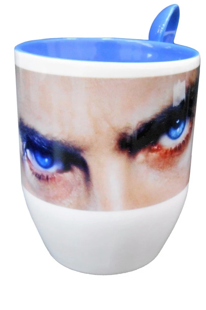 Купить кружку двухцветную с ложкой, с принтом "Blue eyes" Купить кружку двухцветную с ложкой, с принтом "Blue eyes"
