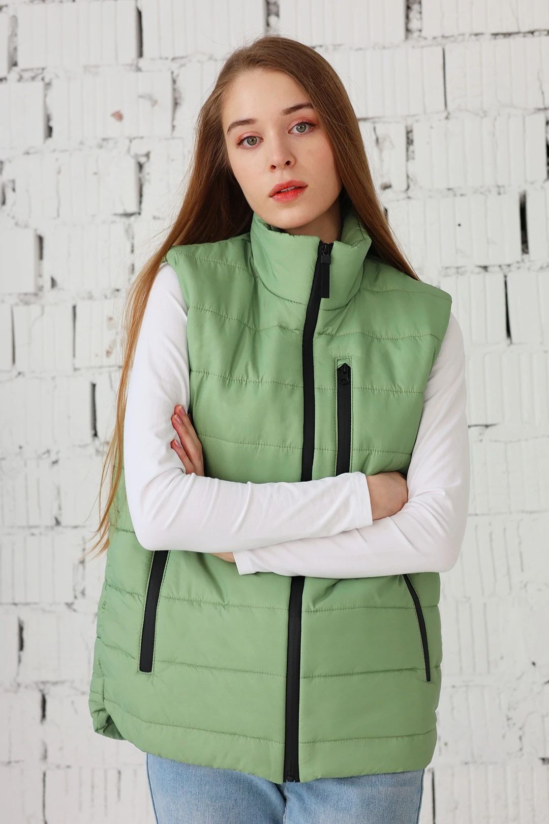 Купить жилет Эмбер на синтепоне со стежкой унисекс, однотонный хаки Купить жилет Эмбер на синтепоне со стежкой унисекс, однотонный хаки