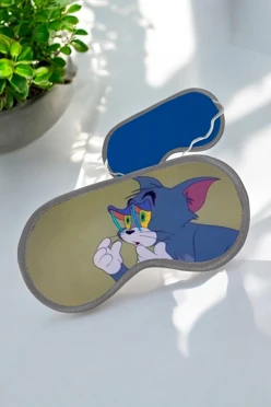 Купить маску для сна с принтом "Tom"