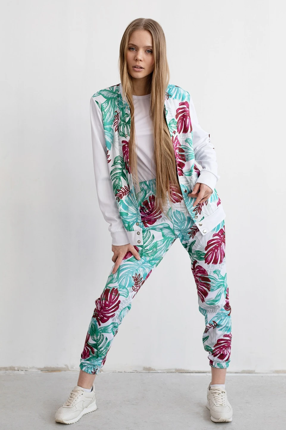 Брюки Экшен зауженные женские с полной запечаткой "Orchard"#1