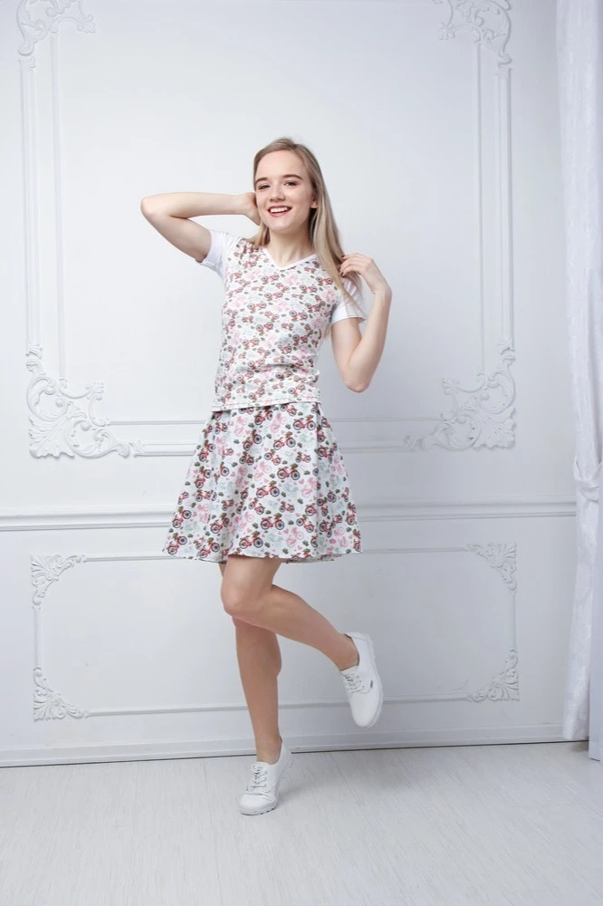 Футболка Гэлэкси V-ворот женская из примы с полной запечаткой "Bicycles"#2