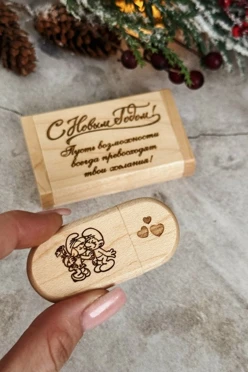 Флешка деревянная с гравировкой 32 ГБ#2