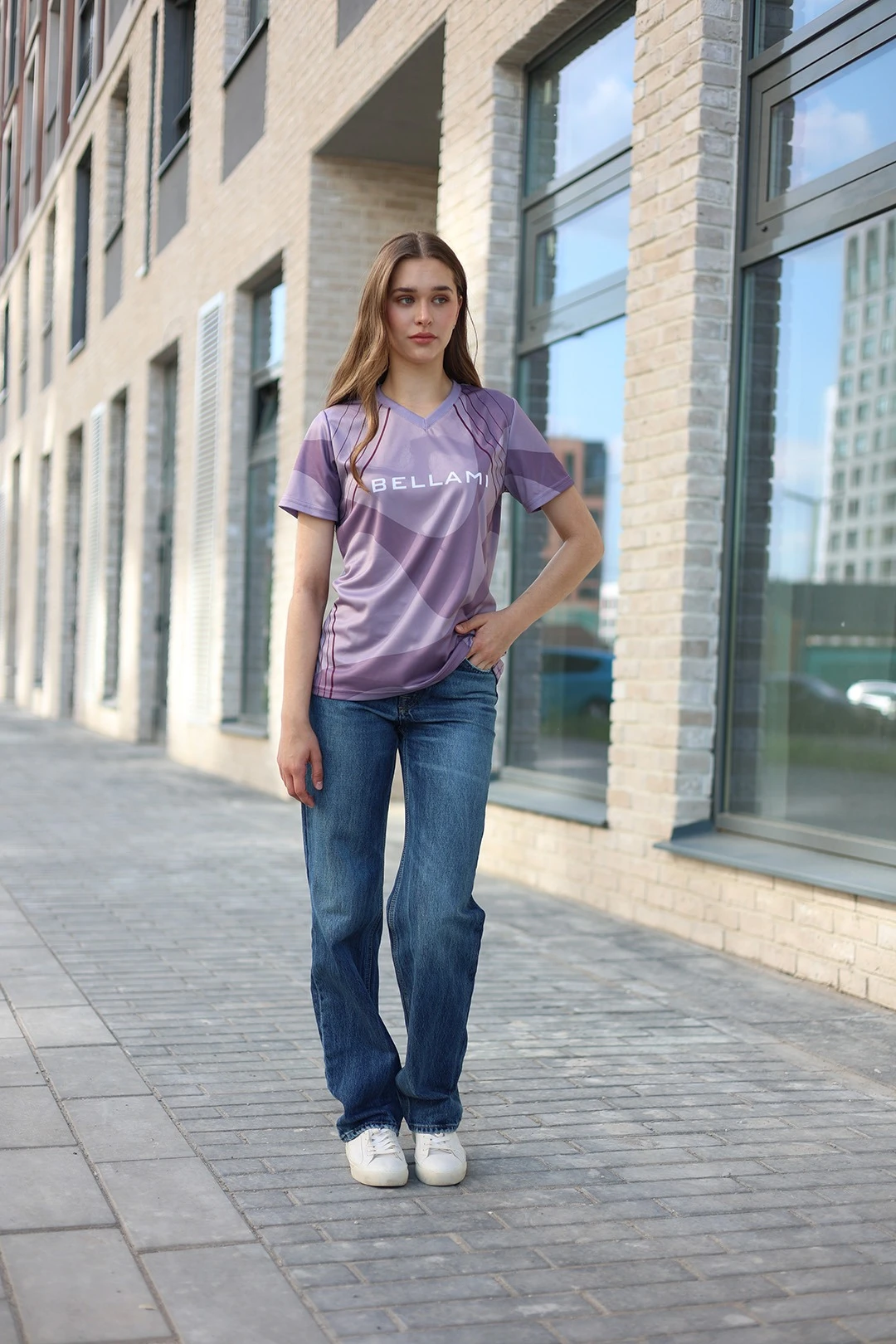 Купить футболку Гэлэкси V-ворот женская из примы с полной запечаткой "Bellami"