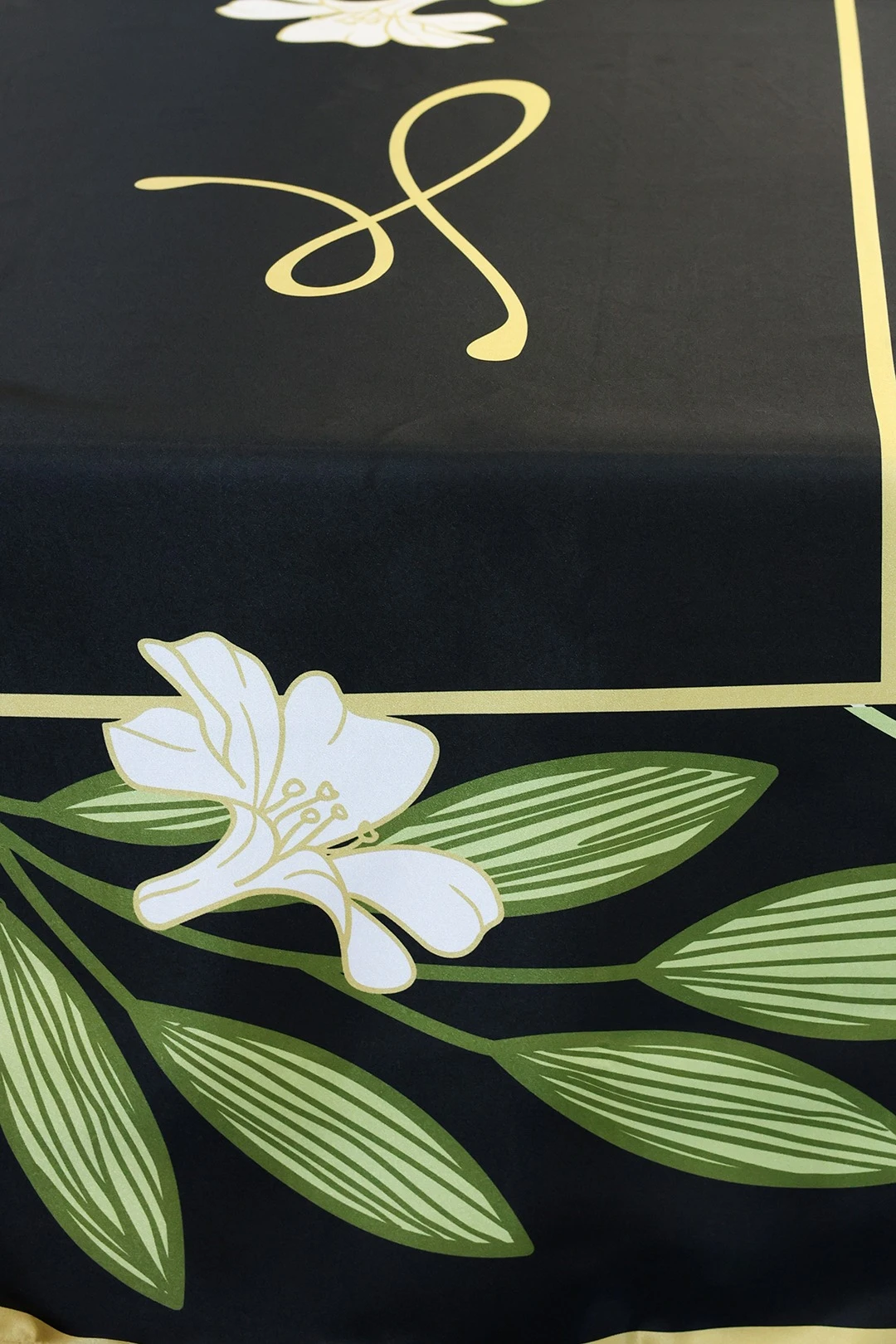 Скатерть прямоугольная 135х180 см, с полной запечаткой (полиэстер) "Lily"#1