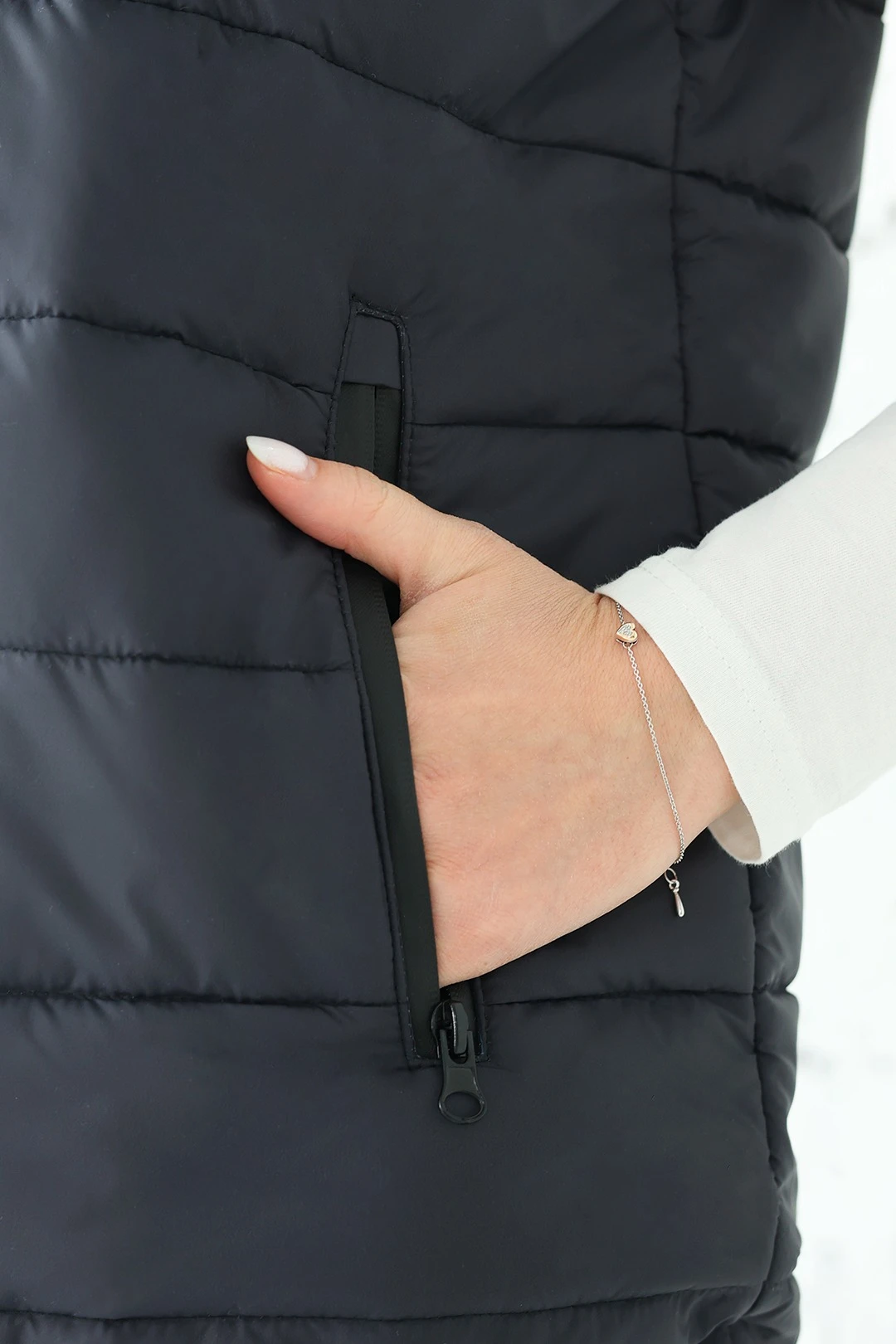 Жилет Эмбер на синтепоне со стежкой унисекс, однотонный черный#6