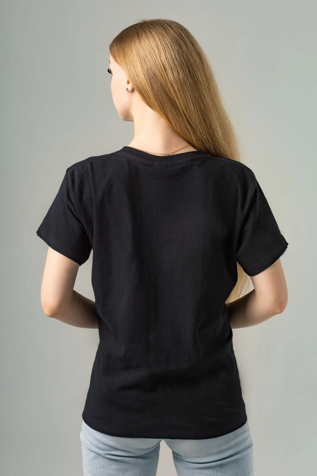 Купить футболку Мэдисон унисекс, однотонную черную