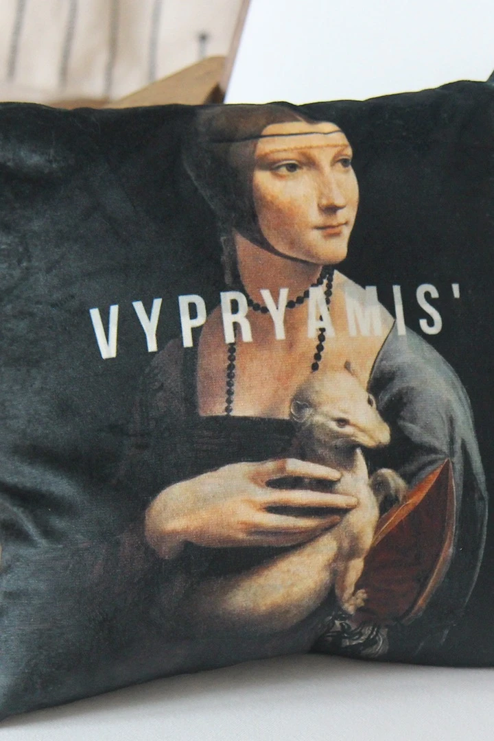 Купить подушку 30х30 см, с принтом "Ermine" Купить подушку 30х30 см, с принтом "Ermine"