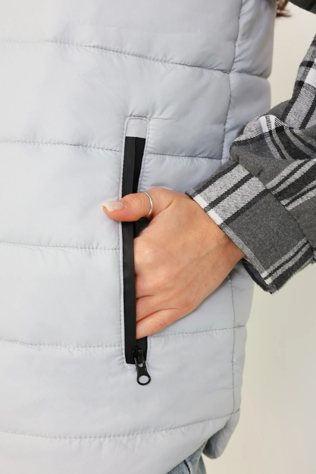 Жилет Эмбер на синтепоне со стежкой унисекс, однотонный#7 Жилет Эмбер на синтепоне со стежкой унисекс, однотонный#7