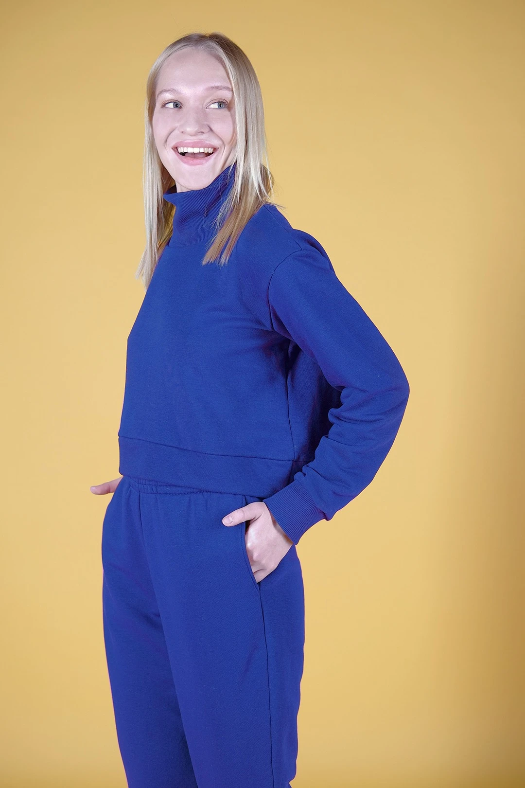 Купить брюки Хит из футера женские, однотонные синие