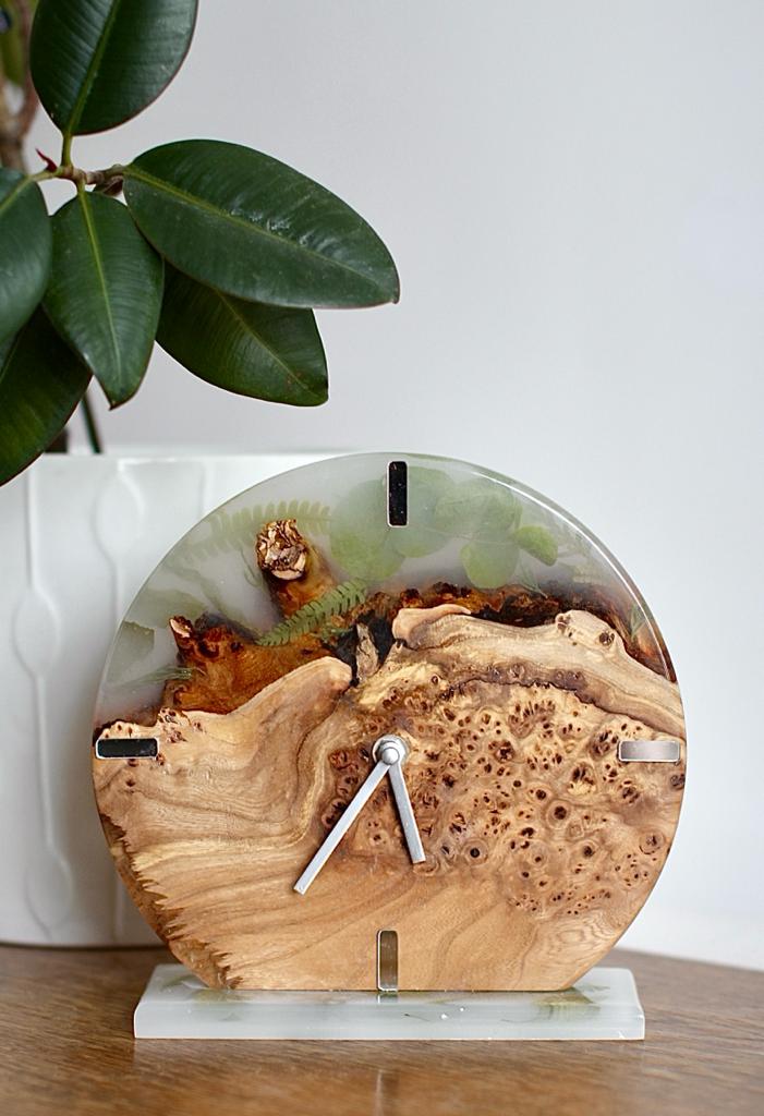 Часы из карагача и эпоксидной смолы
Диаметр 40 см
Бесшумный механизм
Плавный ход Часы из карагача и эпоксидной смолы
Диаметр 40 см
Бесшумный механизм
Плавный ход