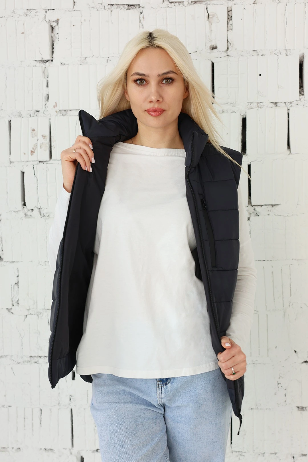 Жилет Эмбер на синтепоне со стежкой унисекс, однотонный черный#1