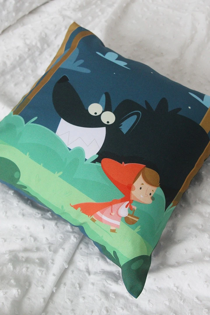 Подушка 35х35 см, с принтом "Red Riding Hood"#1