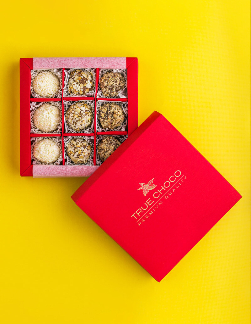 Невероятные обсыпные трюфели, вкусные и красивые. В этой коллекции пять вкусов: «Трюфель классический в какао», «Трюфель кокосовый», «Трюфель молочный в вафельной крошке», «Ореховый трюфель» и «Коньячный трюфель в воздушном рисе».
Кол-во конфет в упаковке: 16