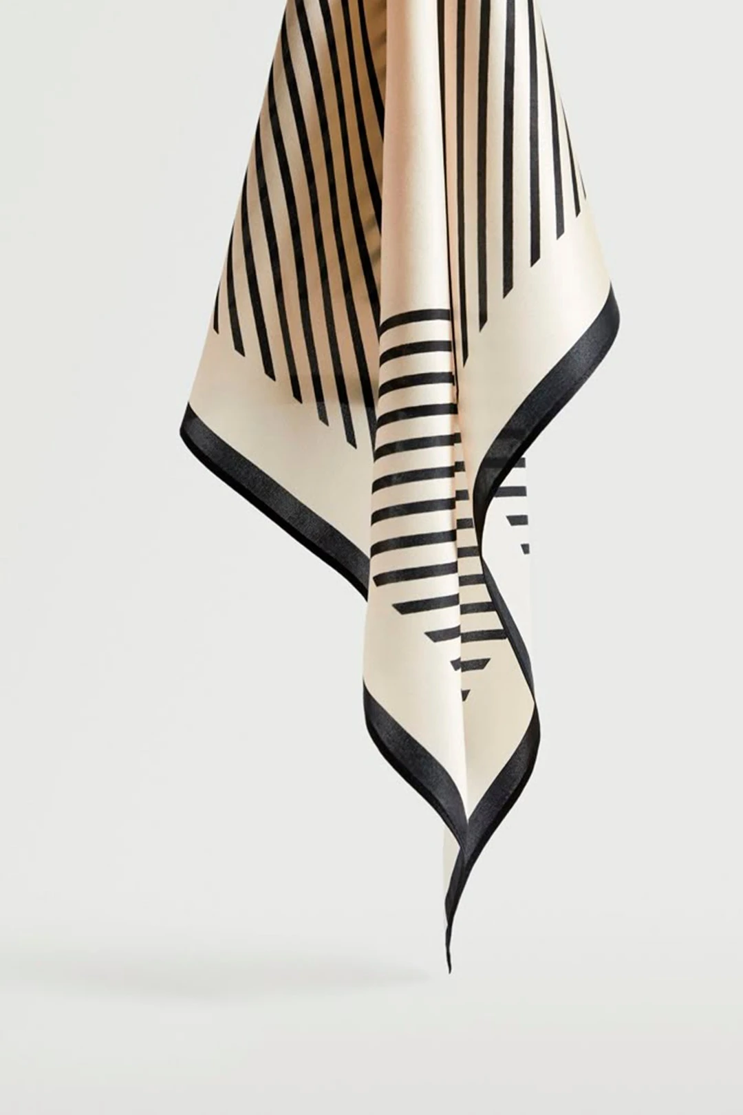 Купить косынку Шарлотта 65х65х95 см, с полной запечаткой "Mini lines" Купить косынку Шарлотта 65х65х95 см, с полной запечаткой "Mini lines"