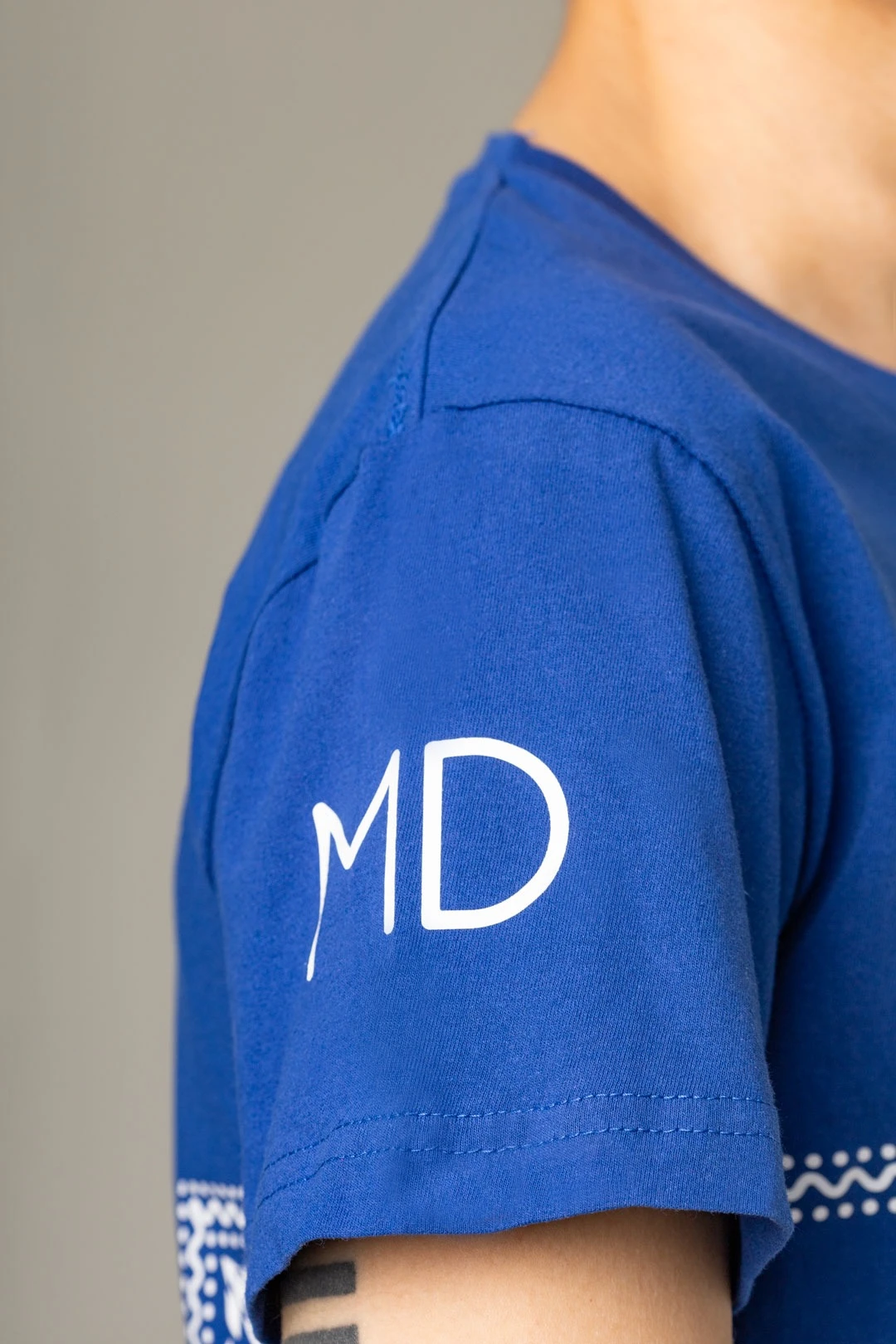 Футболка Мэдисон унисекс, однотонная "MD"#1