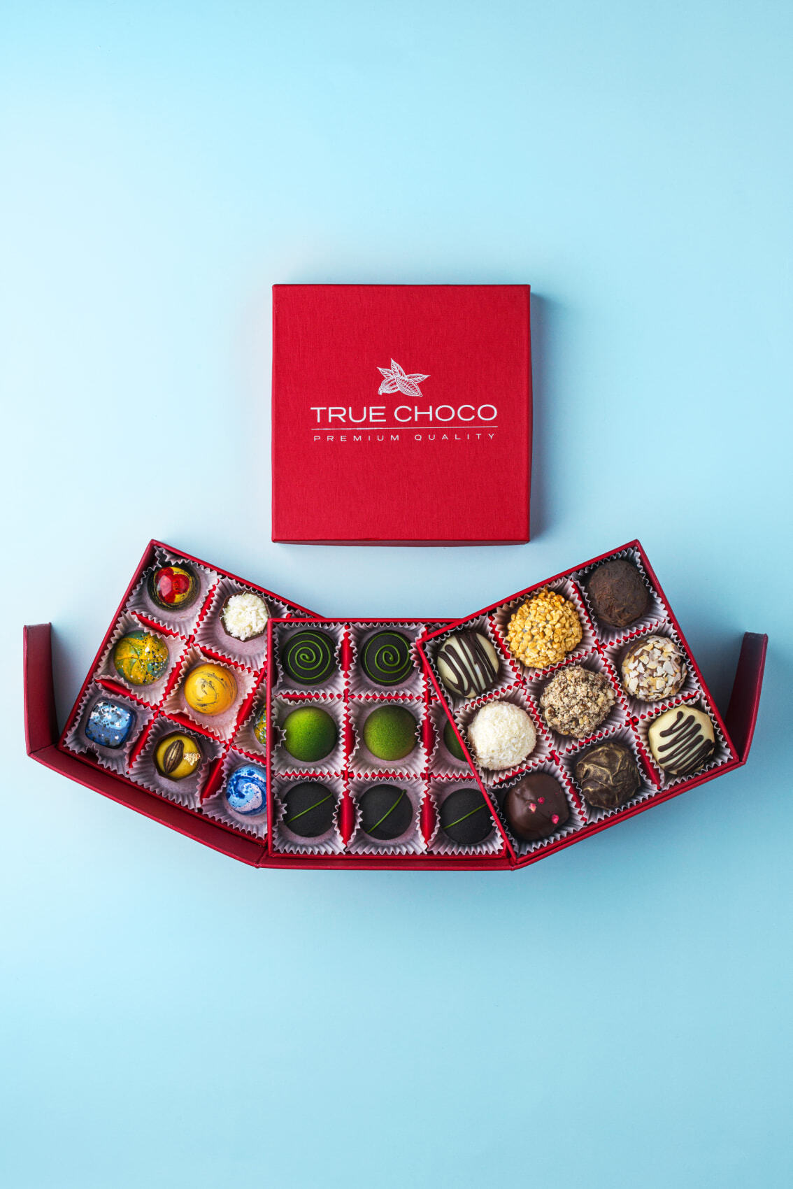 Яркий набор конфет ручной работы с насыщенным вкусом малины и тёмного шоколада. Оригинальное исполнение и смелый дизайн!

Состав набора:
Конфета «Малиновый поцелуй» малиновый мусс на тёмном шоколаде
Кол-во конфет в упаковке: 5