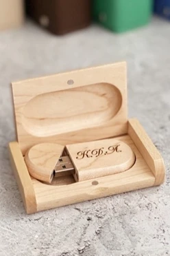 Флешка, деревянная с гравировкой, 32 гб