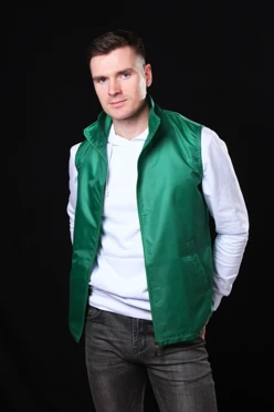 Купить жилет Брайт однотонный взрослый зеленый