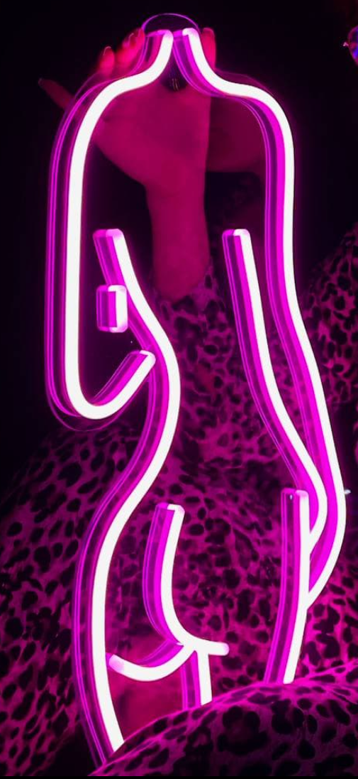 Неоновая буква для интерьера детской комнаты. Также используется в качестве ночного светильника.