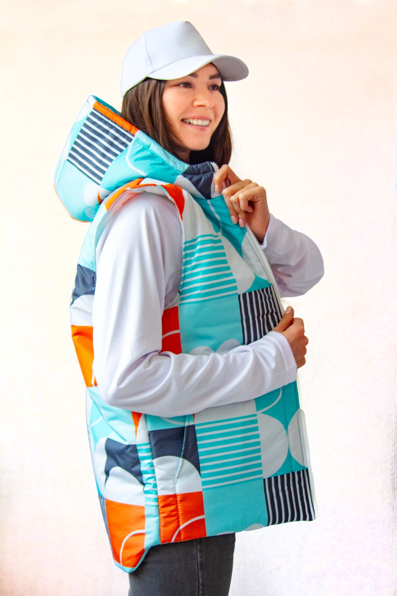 Купить жилет Трис на синтепоне с капюшоном унисекс, с полной запечаткой "Geometric abstraction" Купить жилет Трис на синтепоне с капюшоном унисекс, с полной запечаткой "Geometric abstraction"