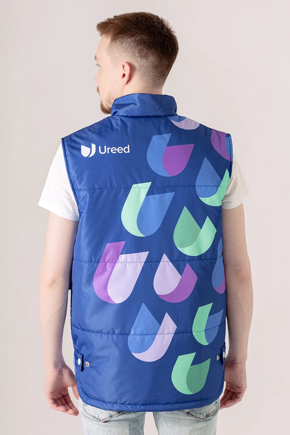 Жилет Хайк на синтепоне унисекс, с полной запечаткой "Ureed" Жилет Хайк на синтепоне унисекс, с полной запечаткой "Ureed"
